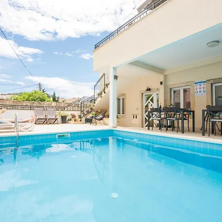 Gabrieri Apartament *